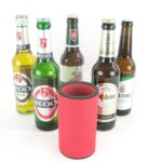 Ein Getränkekühler für 0,33L Flasche Rot