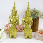 Ein Paar goldene Tempelwächter