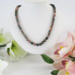 Wunderschöne Halskette aus Rhodonite-Perlen