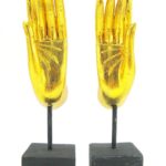 2x linke und rechte M Hand Buddha´s aus Echtholz - Sockel