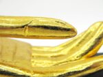 Eine goldene rechte XL Hand Buddha´s aus Echtholz – Bild 11