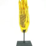 Eine goldene rechte XL Hand Buddha´s aus Echtholz - Sockel