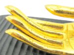 Eine goldene rechte XXL Hand Buddha´s aus Echtholz – Bild 12